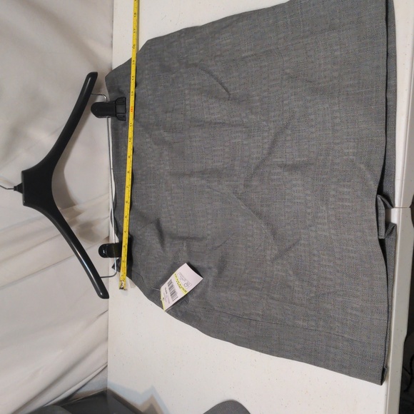 NWT Le Suit gray 2 piece career wear suit coat and skirt size 4 - Picture 10 of 13